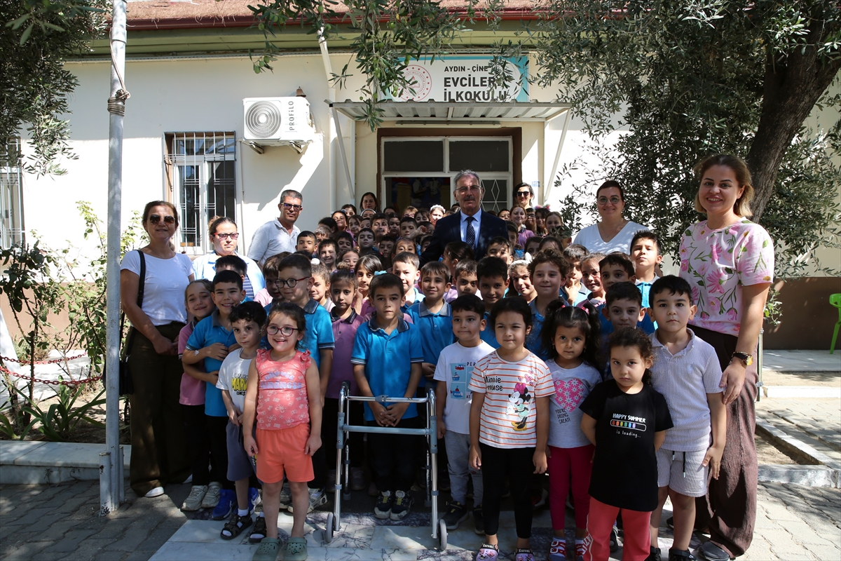 Aydınlı öğretmen görev yaptığı okulu kendi imkanlarıyla yeniden inşa ettirecek