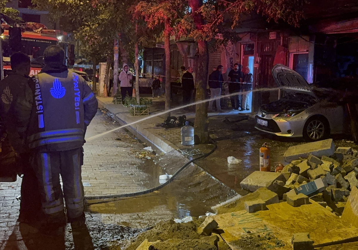 Bahçelievler'de otomobil tamirhanesinde çıkan yangın hasara yol açtı
