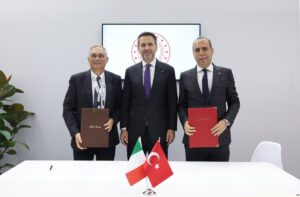 MİLANO (AA) – Enerji ve Tabii Kaynaklar Bakanı Alparslan Bayraktar,