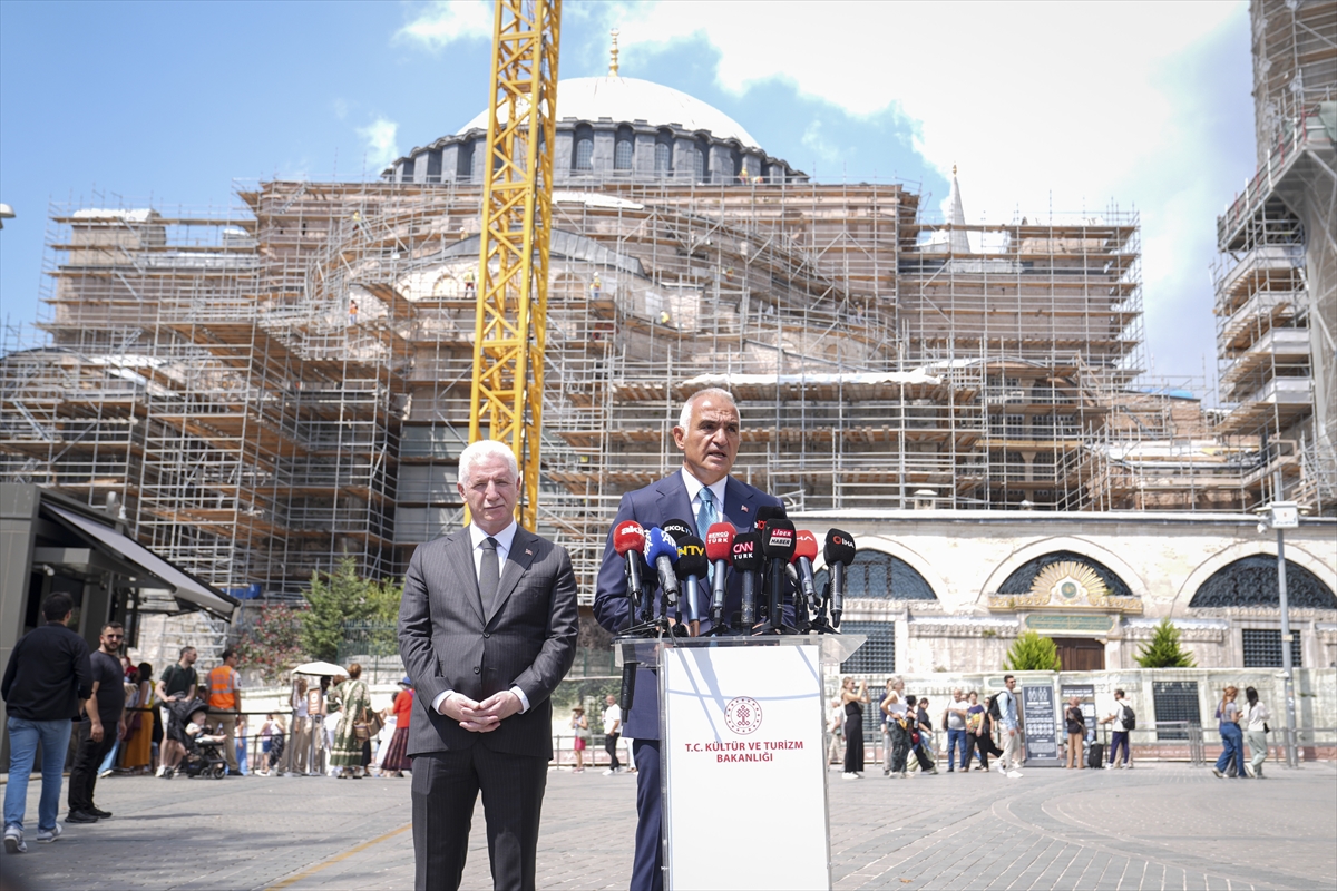 Bakan Ersoy, Ayasofya'daki restorasyon ve güçlendirme çalışmalarını yerinde inceledi