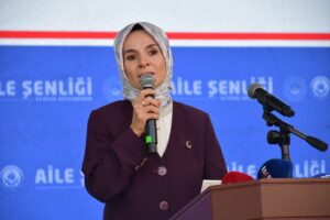 - " 'Türkiye Yüzyılı' vizyonu doğrultusunda aileleriyle güçlenen huzurun, barışın