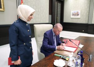 - "Sayın Cumhurbaşkanımızın imzaladığı Dijital Dünyada Çocuk Hakları Sözleşmesi ile