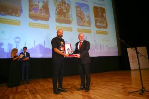 - Hülya Koçyiğit'in onur konuğu olduğu etkinlik kapsamında "Narginli Sona