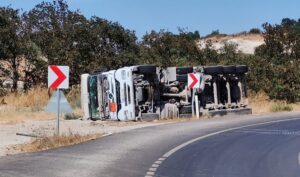 - AFAD KBRN ekiplerinin sevk edildiği bölgede tankerin kaldırılması için