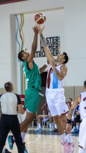 - Trabzonspor: 66 - Esenler Erokspor: 64