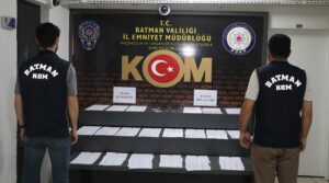 BATMAN (AA) – Batman'da "iş" vaadiyle dolandırıcılık yaptıkları iddiasıyla gözaltına