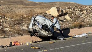 BAYBURT (AA) – Bayburt'ta, refüje çarpan otomobilin sürücüsü hayatını kaybetti.