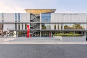 İSTANBUL (AA) – İran asıllı, Almanya doğumlu sanatçı Bettina Pousttchi'nin