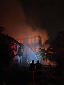 BOLU (AA) – Bolu'nun Mudurnu ilçesinde çıkan yangında tarihi konak