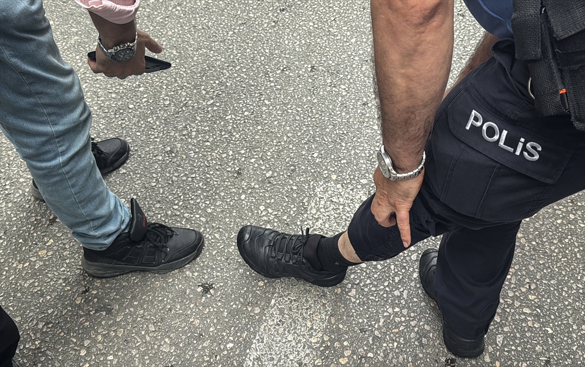 Bursa'da aile içi şiddet ihbarına giden 2 polis, şüpheli ile pitbull cinsi köpeğinin ısırması sonucu yaralandı