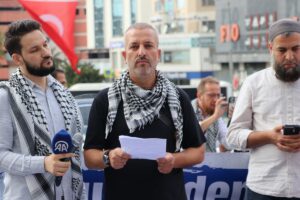 BURSA (AA) – Bursa'nın Osmangazi ilçesinde bir araya gelenler, Filistin'e