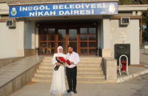 - Özel halk otobüsünün şoförü çiftin nikah şahitliğini de yaptı