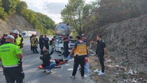 BURSA (AA) – Bursa'da bir otomobilin park halindeki tankere çarpması