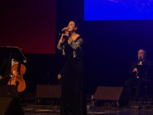 BURSA (AA) – Bursa'da düzenlenen "Zeki Müren'i Anma Gecesi"nde Yıldırım