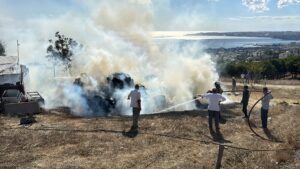 İSTANBUL (AA) – Büyükçekmece'de, saman balyalarının bulunduğu ahırda çıkan yangın