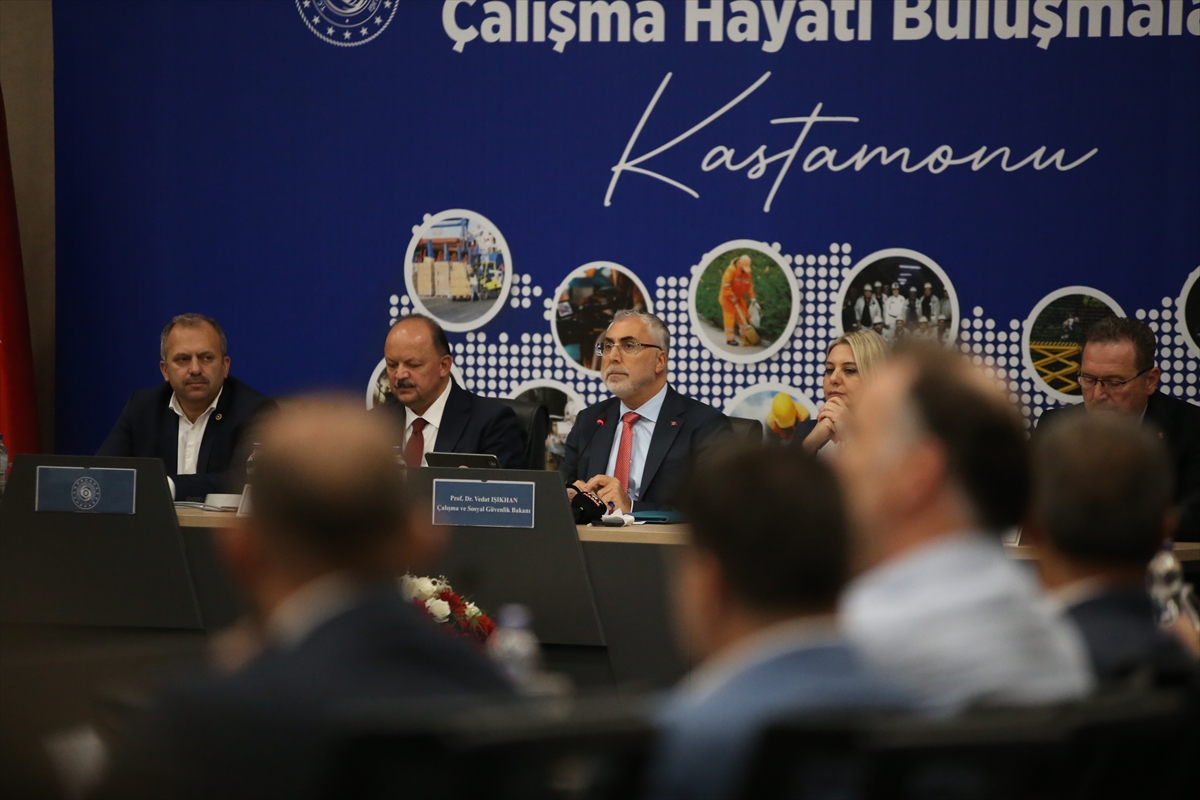 Çalışma ve Sosyal Güvenlik Bakanı Işıkhan “STK ve İş İnsanlarıyla İstişare Toplantısı”nda konuştu: