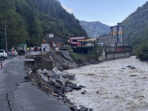 RİZE (AA) – Rize'de şiddetli sağanak nedeniyle bir bölümü çöken