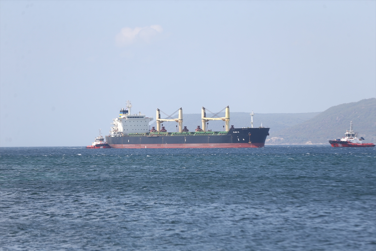 Çanakkale Boğazı'nda makine arızası meydana gelen gemi kurtarıldı