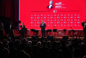 - "Sokak ve meydan şiddet üretmedikten sonra haktır. Bu hakkı