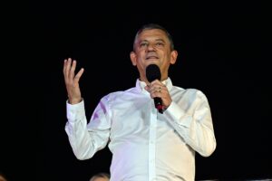 - "Birileri vites yükseltiyor, kötülükte el yükseltiyorlar. Biz sineceğiz, siz