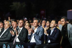 İSTANBUL (AA) – CHP Genel Başkanı Özgür Özel, "Türkiye'nin yarınlarını,