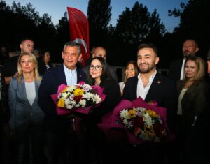 UŞAK (AA) – CHP Genel Başkanı Özgür Özel, Uşak Belediyesince