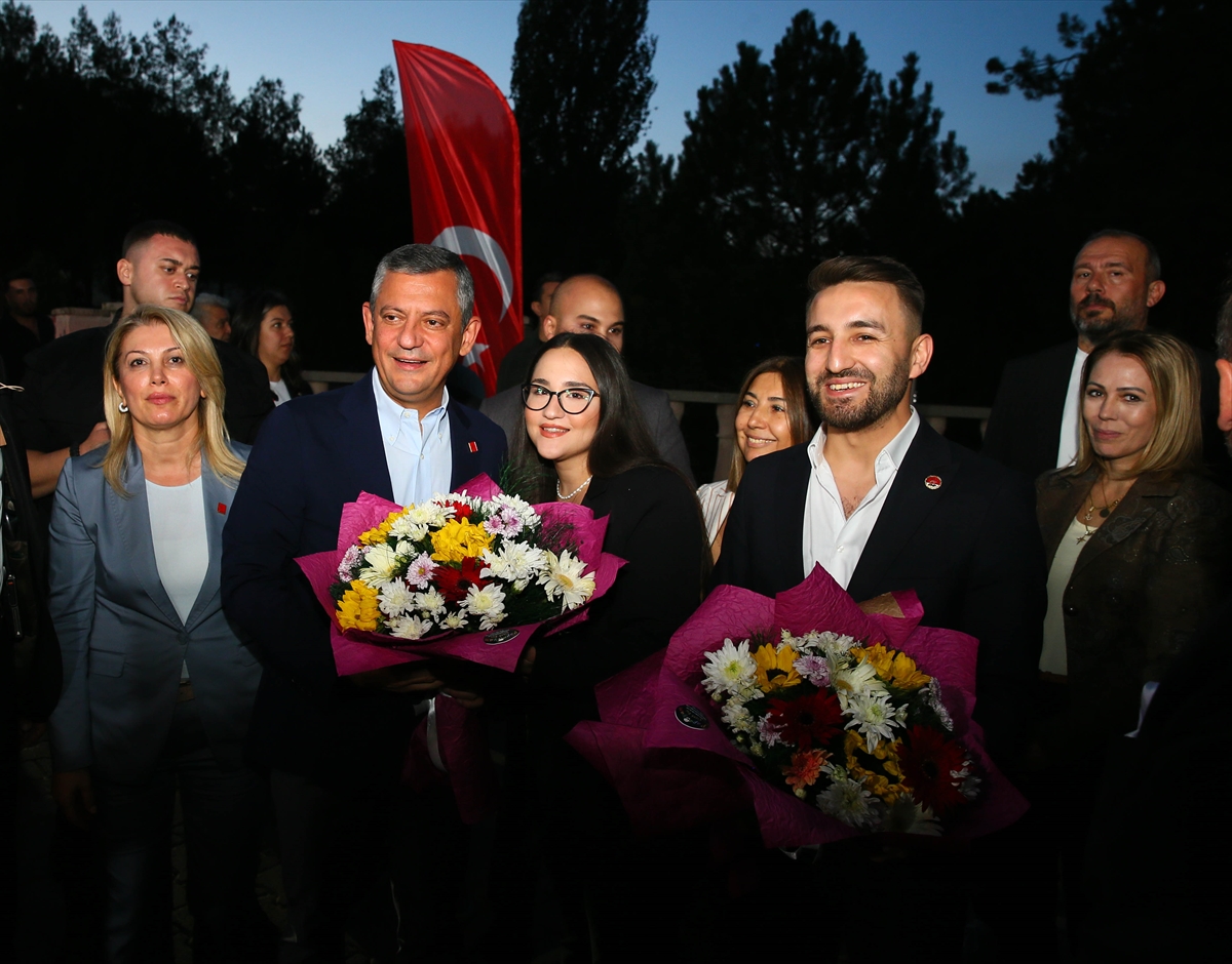 CHP Genel Başkanı Özel, Uşak'ta açılışa katıldı