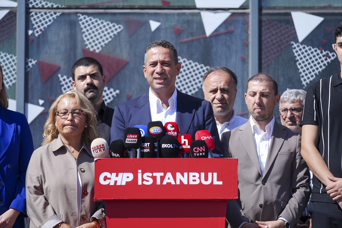 CHP Grup Başkanvekili Başarır partisinin İstanbul İl Başkanlığı önünde konuştu: