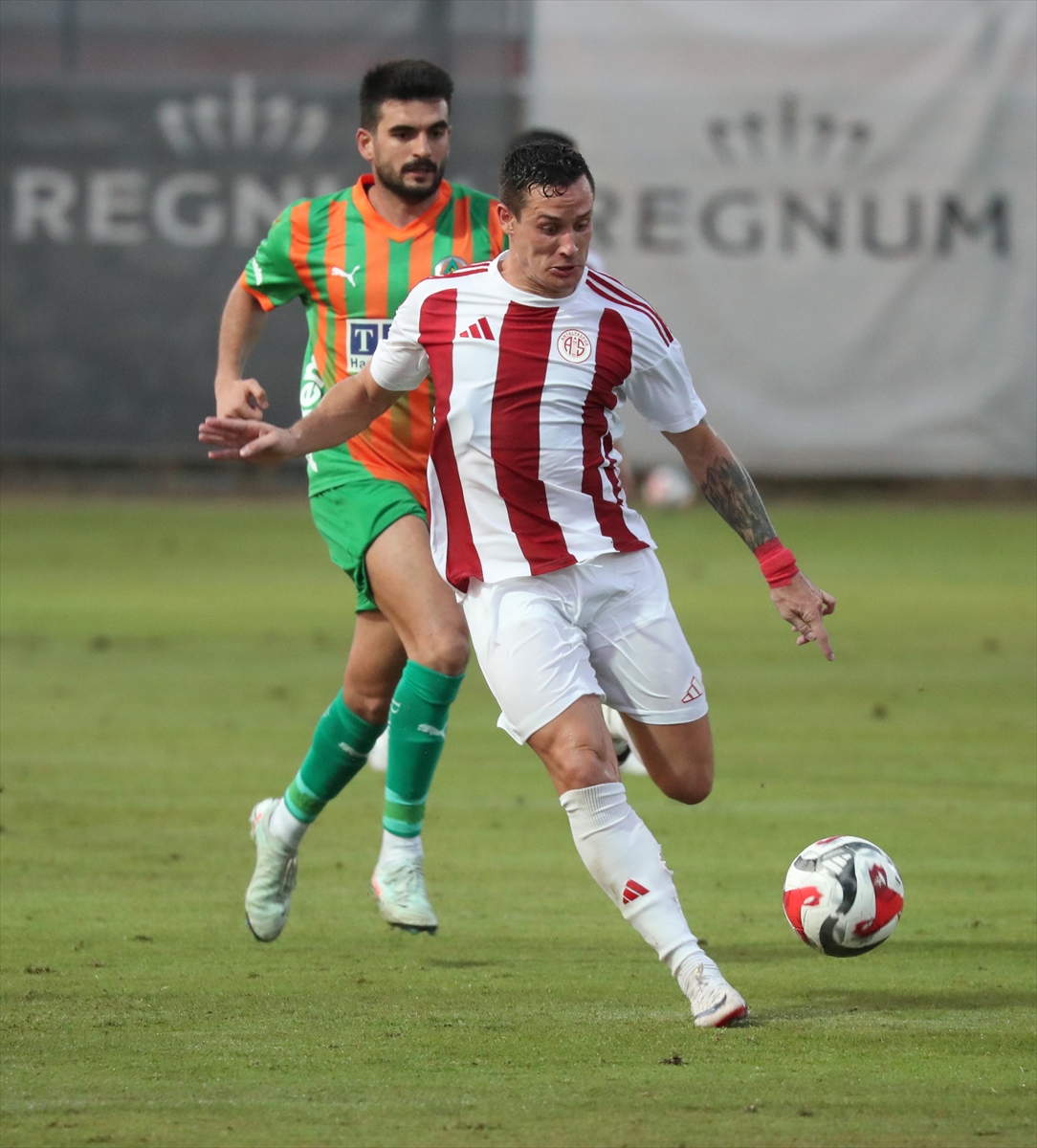 Corendon Alanyaspor, hazırlık maçında Antalyaspor'u 1-0 yendi