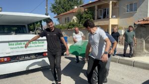 ÇORUM (AA) – Çorum'un Alaca ilçesinde bulunduğu dairenin balkonundan bir