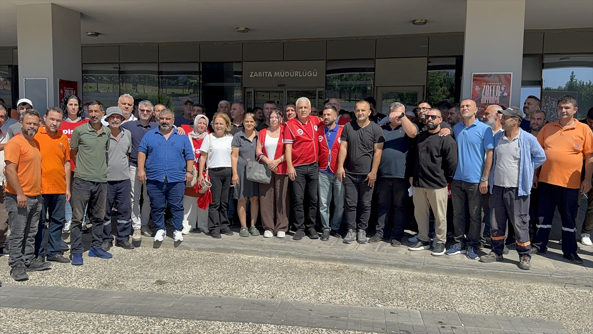Çukurova Belediyesinde bir grup işçi eylem yaptı
