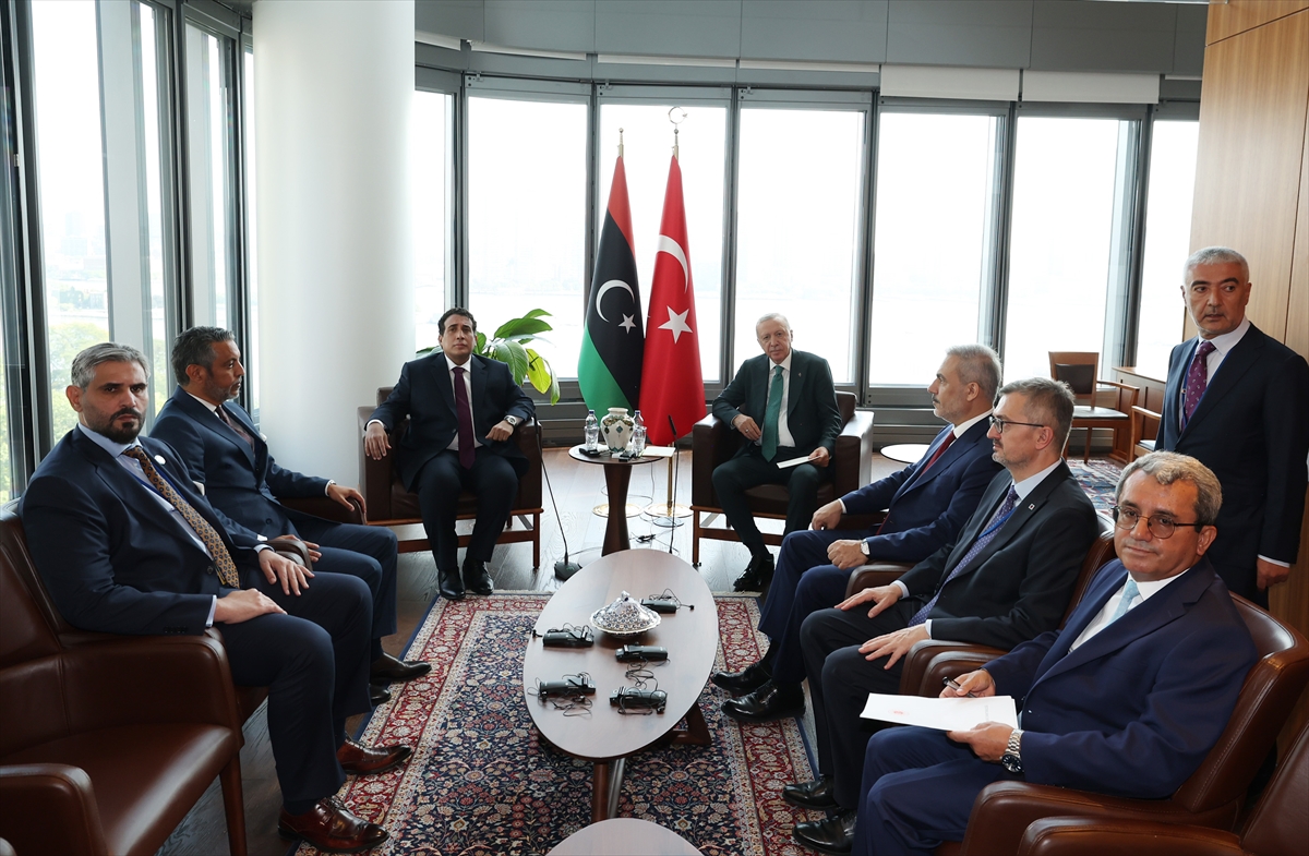 Cumhurbaşkanı Erdoğan, Libya Başkanlık Konseyi Başkanı Menfi'yi kabul etti