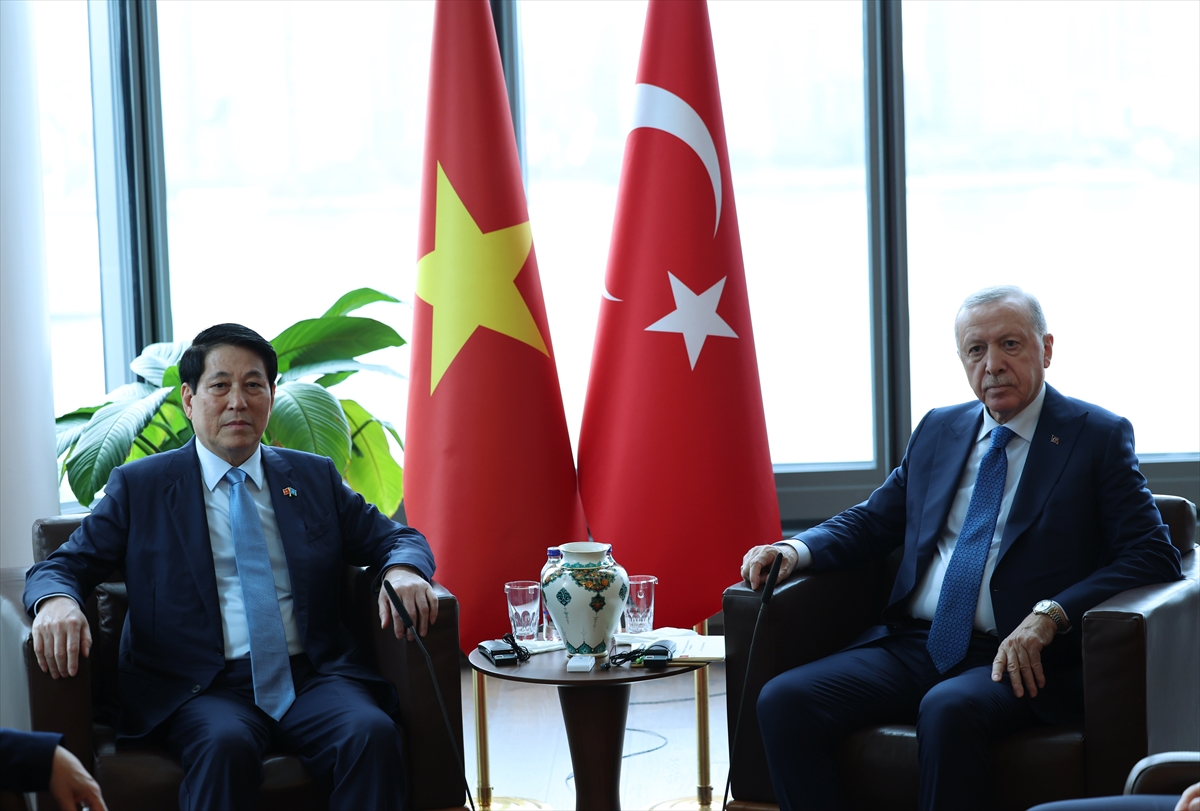 Cumhurbaşkanı Erdoğan, Vietnam Devlet Başkanı Luong Cuong ile görüştü