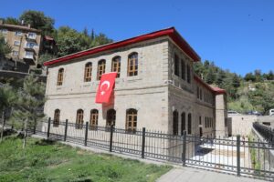 BİTLİS (AA) – Bitlis'te, Cumhuriyet'in ilk yıllarında yapılan ve "İlk