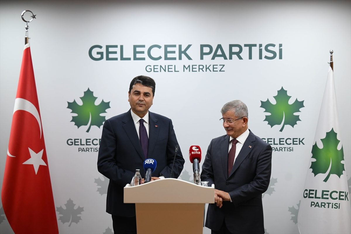 Demokrat Parti Genel Başkanı Uysal, Gelecek Partisi Genel Başkanı Davutoğlu'nu ziyaret etti