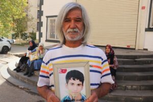 DİYARBAKIR (AA) – Dağa kaçırılan çocukları için eski HDP il