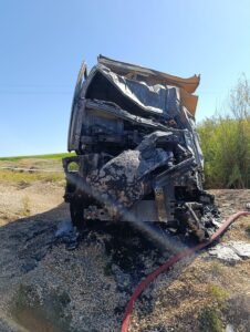 DİYARBAKIR (AA) – Diyarbakır'ın Çınar ilçesinde şarampole devrilen kamyonun sürücüsü