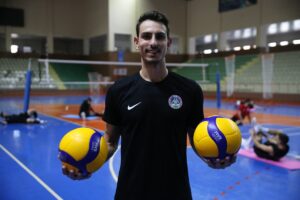 ORDU (AA) – Voleybolda Efeler Ligi takımlarından Akkuş Belediyespor'un smaçörleri,