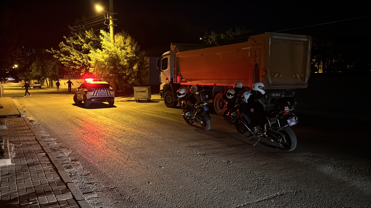 Elazığ'da çıkan kavgada 3 kişi sopayla yaralandı