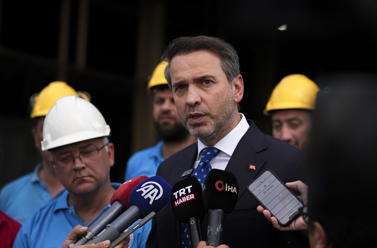 Enerji ve Tabii Kaynaklar Bakanı Bayraktar, Soma Termik Santrali'nin yeniden çalışmaya başlayacağını ve bu ay içinde netleşecek yeni işletmeciyle yoluna devam edeceğini bildirdi