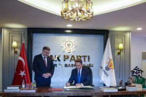 İZMİR (AA) – Enerji ve Tabii Kaynaklar Bakanı Alparslan Bayraktar,