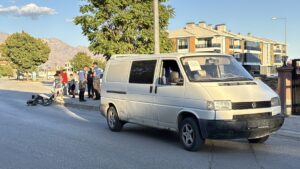 ERZİNCAN (AA) – Erzincan'da panelvanın çarptığı elektrikli bisikletteki çocuk ağır