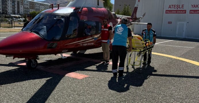 Erzurum'da ambulans helikopter kalp krizi geçiren hasta için havalandı