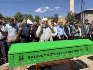 ERZURUM (AA) – Erzurum'un Pasinler ilçesinde toprak evin damının çökmesi