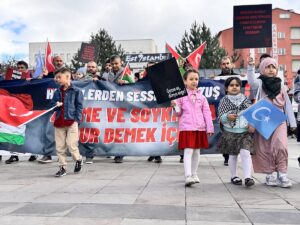 ERZURUM (AA) – Erzurum'da hekimler ve sağlık çalışanları, İsrail'in Gazze'ye
