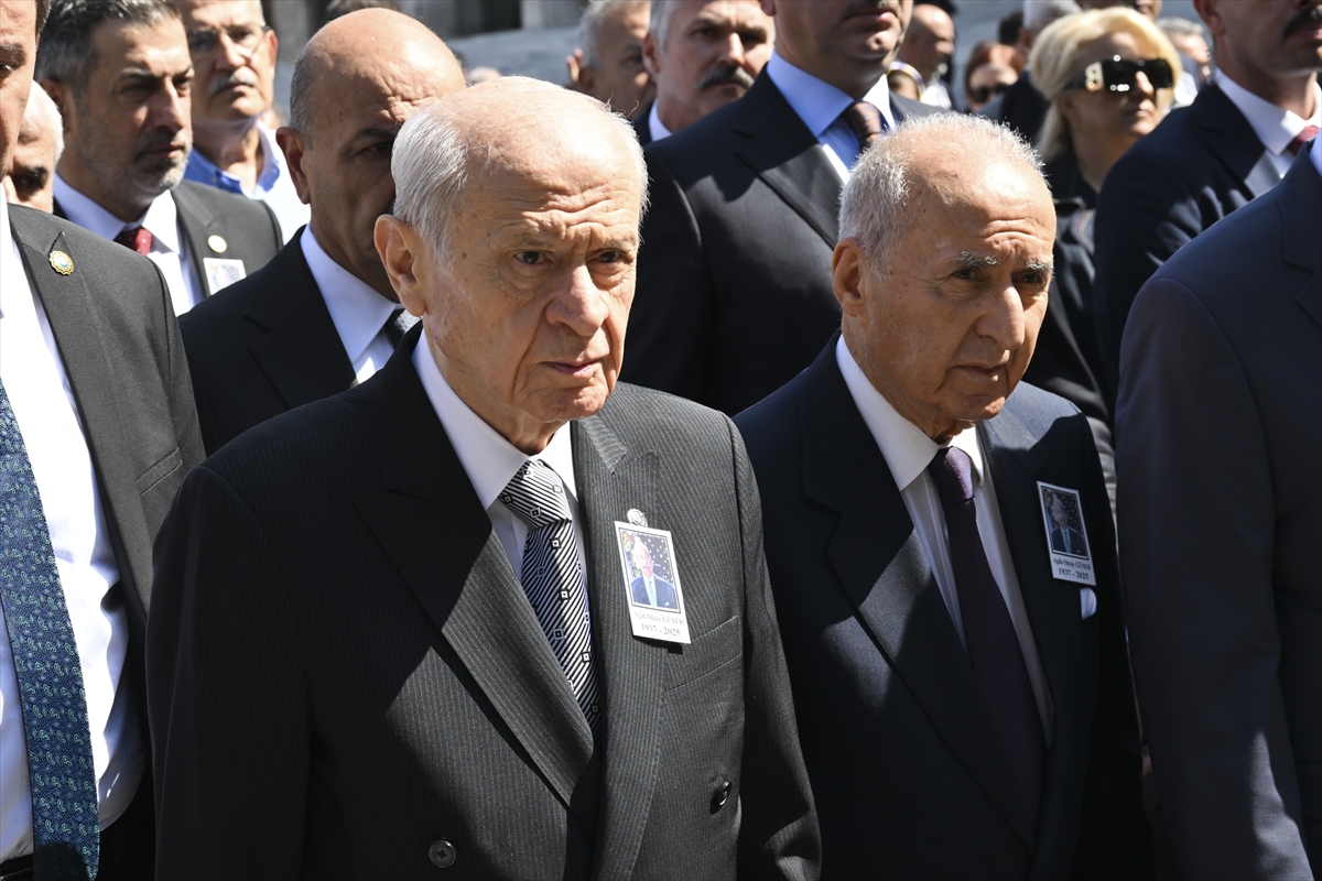 Eski bakanlardan Agah Oktay Güner için Meclis'te cenaze töreni düzenlendi