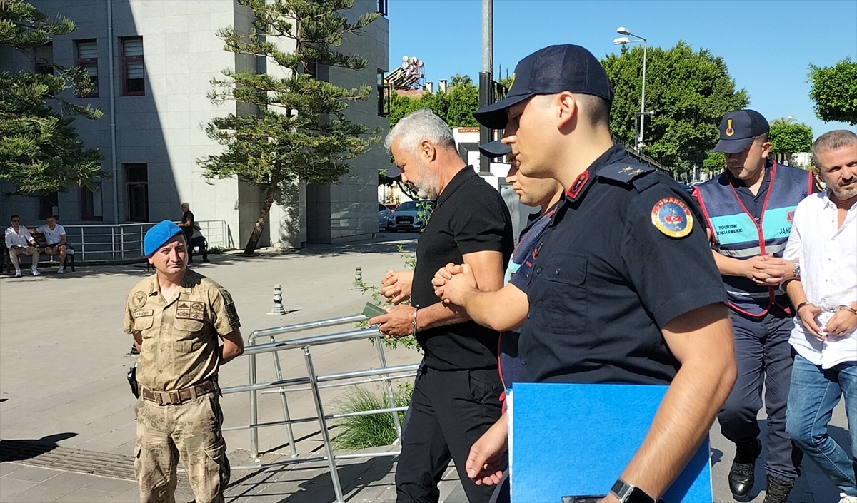 Eski Manavgat Belediye Başkanı Sözen ile kardeşi “rüşvet” soruşturması kapsamında adliyeye sevk edildi