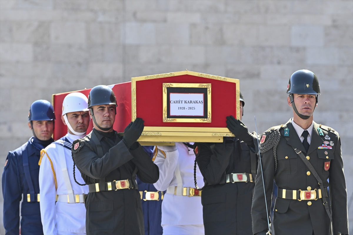 Eski TBMM Başkanı Karakaş için Meclis'te cenaze töreni düzenlendi