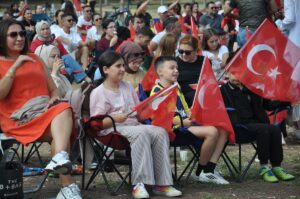ESKİŞEHİR (AA) – Eskişehir'de vatandaşlar, A Milli Kadın Voleybol Takımı'nın