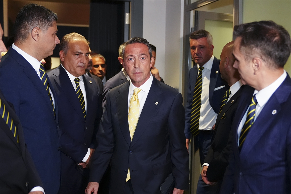 Fenerbahçe Başkanı Sadettin Saran ve yönetim kurulu üyeleri mazbatalarını aldı